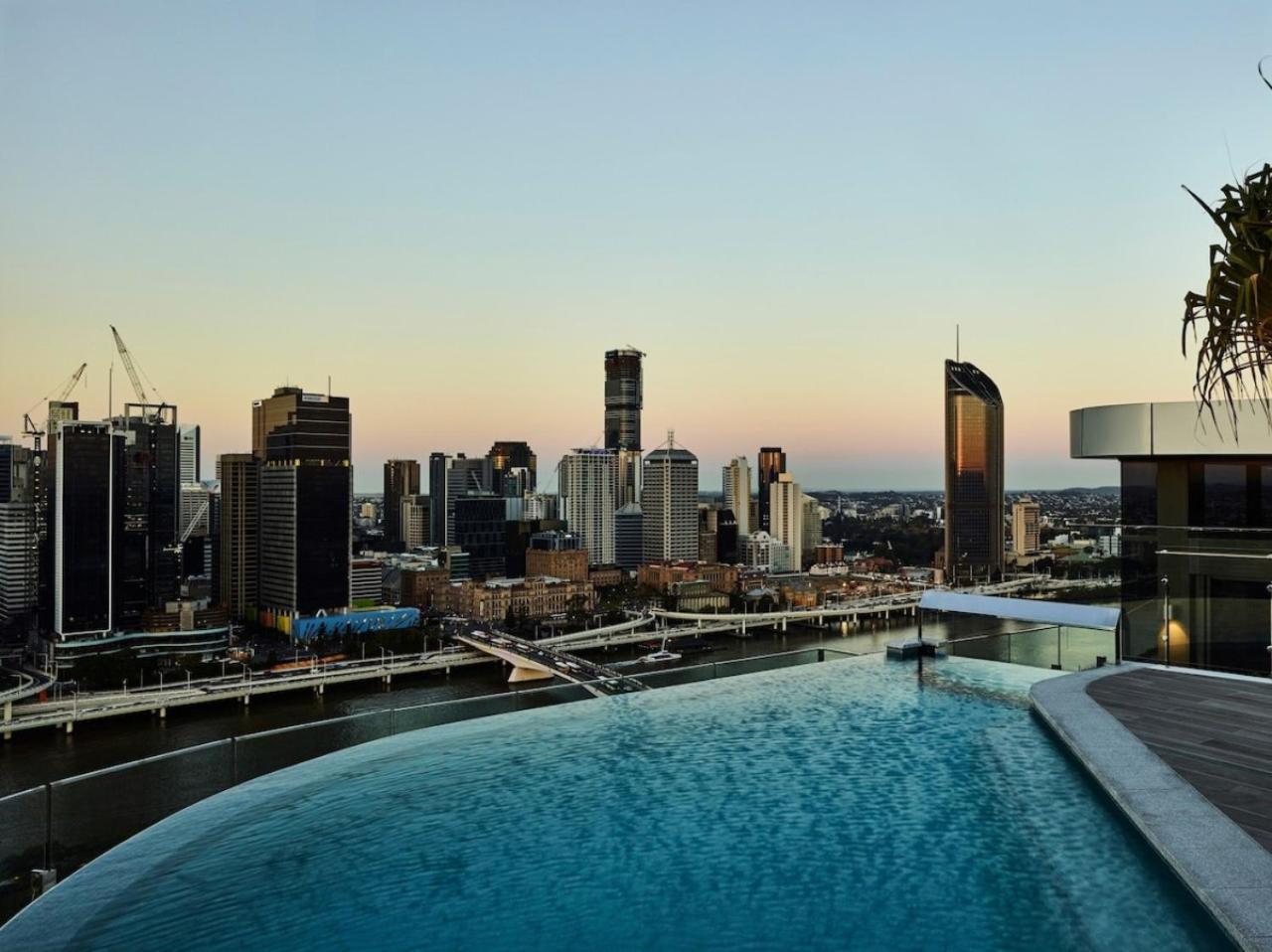 Location 1br W View South Bne Holiday home